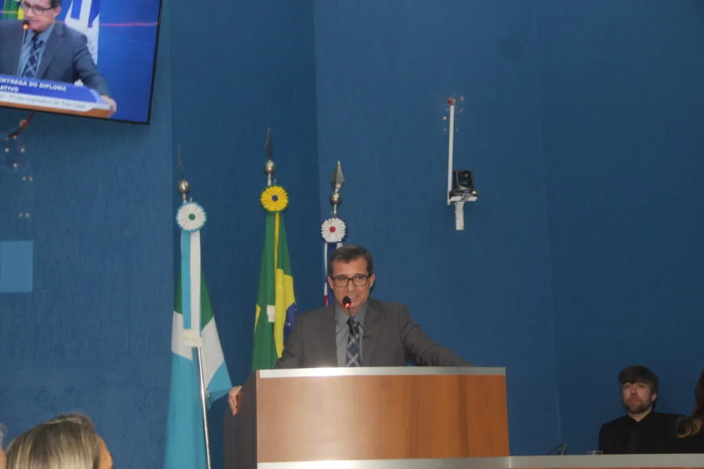 Câmara Municipal de Três Lagoas homenageia personalidades com Diploma de Mérito Legislativo Câmara Municipal celebra histórias e homenageia quem fez a diferença em Três Lagoas