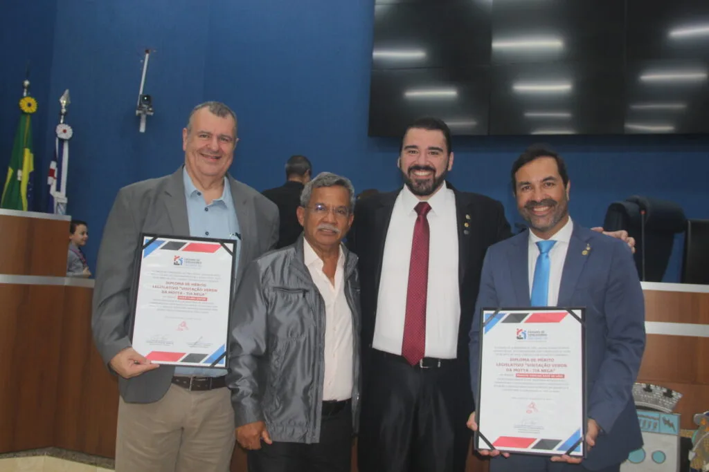 Câmara Municipal de Três Lagoas homenageia personalidades com Diploma de Mérito Legislativo Câmara Municipal celebra histórias e homenageia quem fez a diferença em Três Lagoas