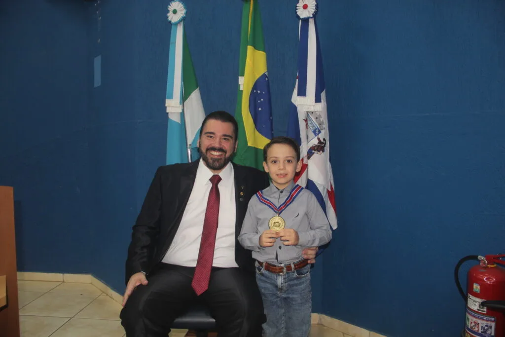 Câmara Municipal de Três Lagoas homenageia personalidades com Diploma de Mérito Legislativo Câmara Municipal celebra histórias e homenageia quem fez a diferença em Três Lagoas