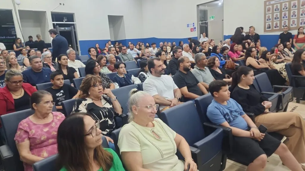 Câmara homenageia profissionais de Educação Física em noite de reconhecimento e emoção