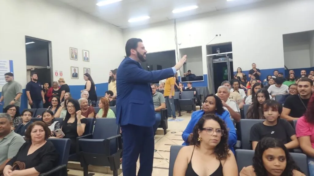 Câmara homenageia profissionais de Educação Física em noite de reconhecimento e emoção