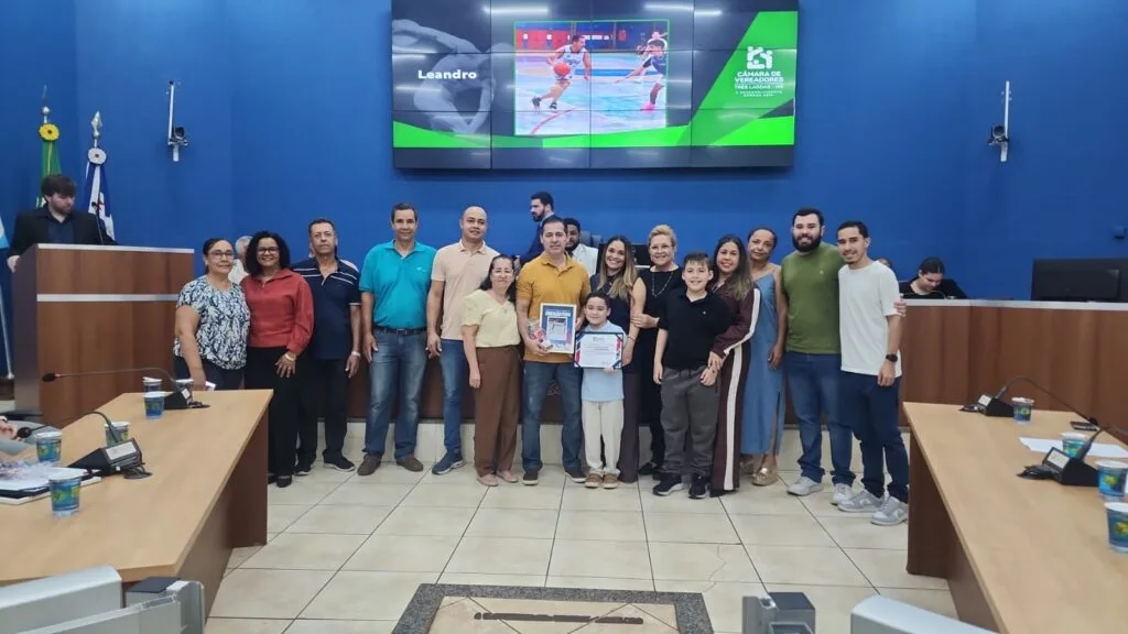 Câmara homenageia profissionais de Educação Física em noite de reconhecimento e emoção