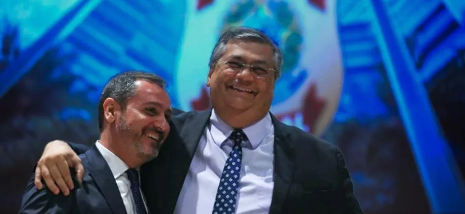 Flávio Dino reintegra diretores da Polícia Federal após crise no STF Flávio Dino reintegra diretores da Polícia Federal após crise no STF