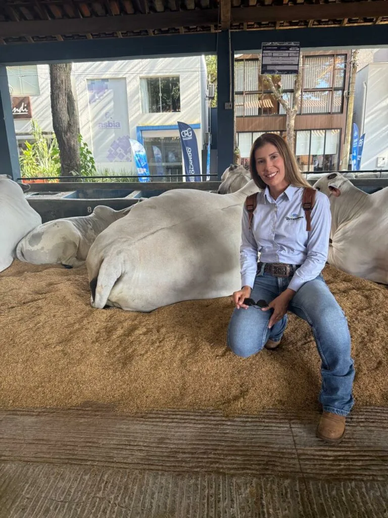 Mariana Zamboni: A Veterinária que Une Paixão e Cuidado Animal