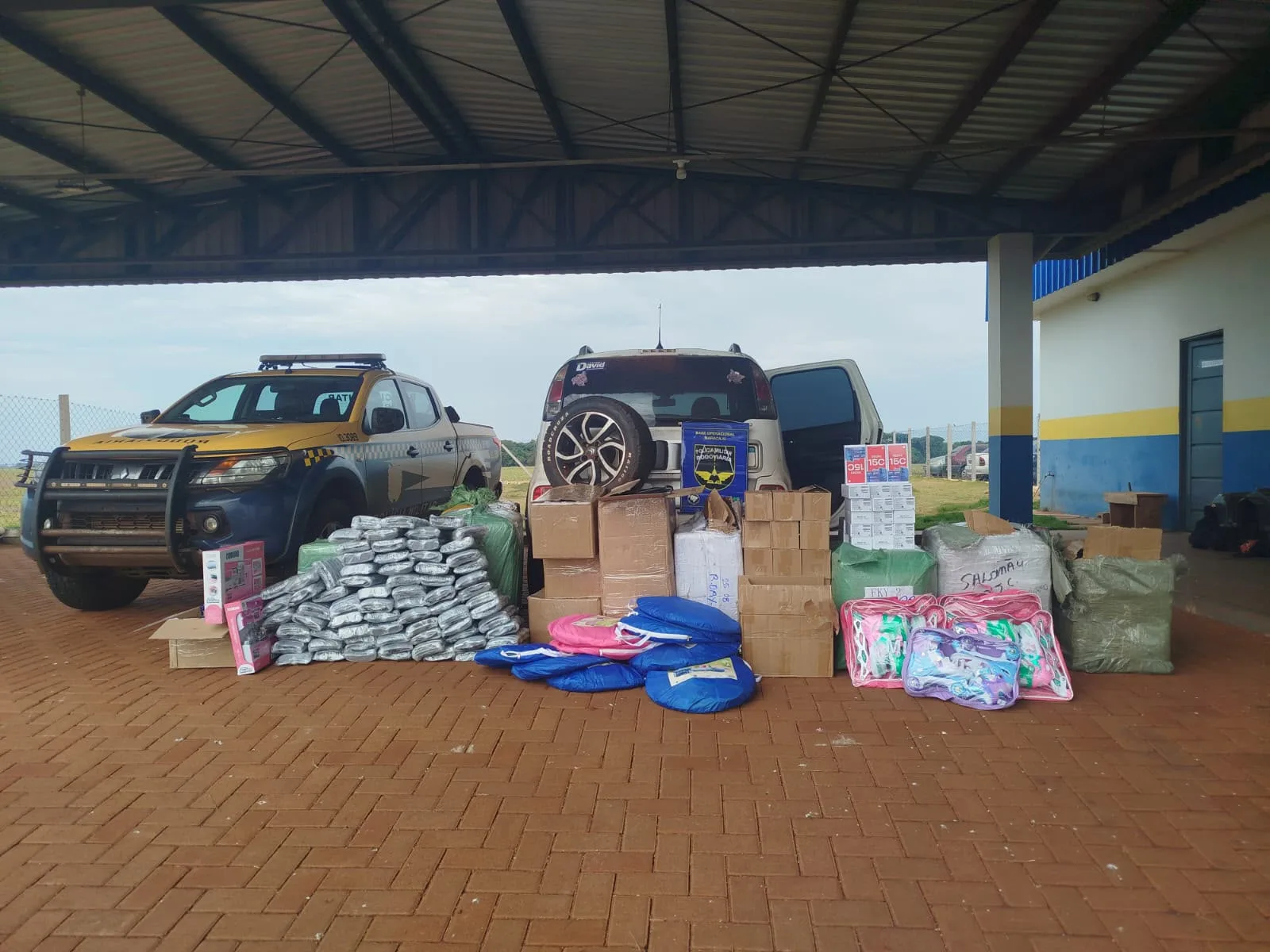 Apreensão de R$ 122 mil em produtos paraguaios pela PMRv em Maracaju