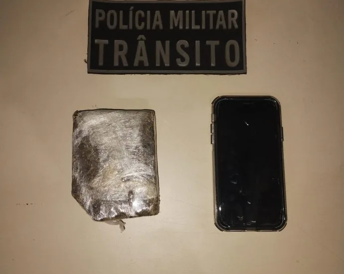 PM apreende 353 gramas de maconha após perseguição a motociclista em Três Lagoas PM apreende 353 gramas de maconha após perseguição a motociclista em Três Lagoas