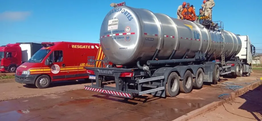Trabalhador é resgatado de tanque de carreta em Três Lagoas