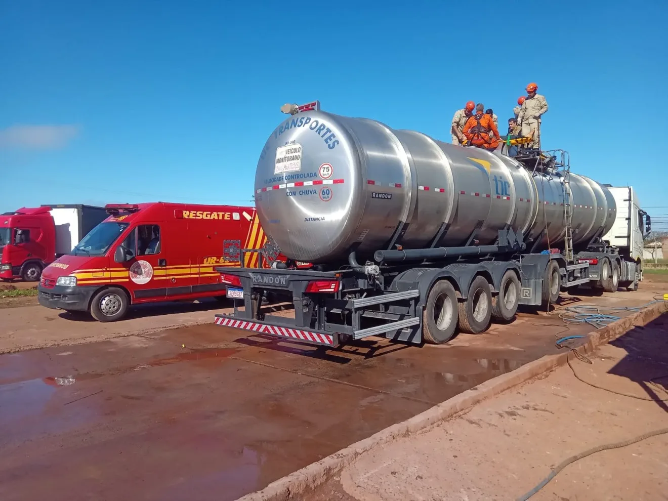 Trabalhador é resgatado de tanque de carreta em Três Lagoas