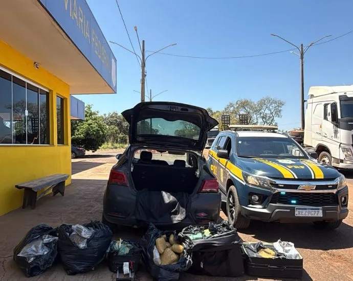 PRF apreende mais de 144 kg de drogas em perseguição na BR-262