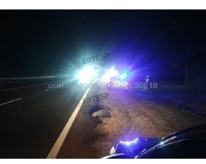 Pedestre morre atropelado na SP-294, em São Paulo Pedestre morre atropelado na SP-294, em São Paulo