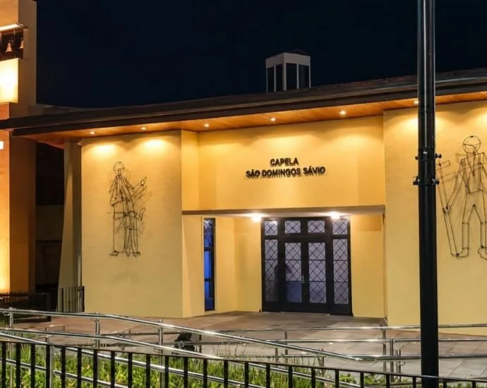 Campanário da Capela em Araçatuba ganha iluminação especial para o Setembro Amarelo