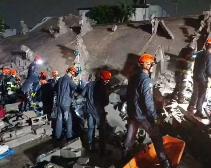 Prédio desaba em São Paulo e resulta na morte de duas mulheres