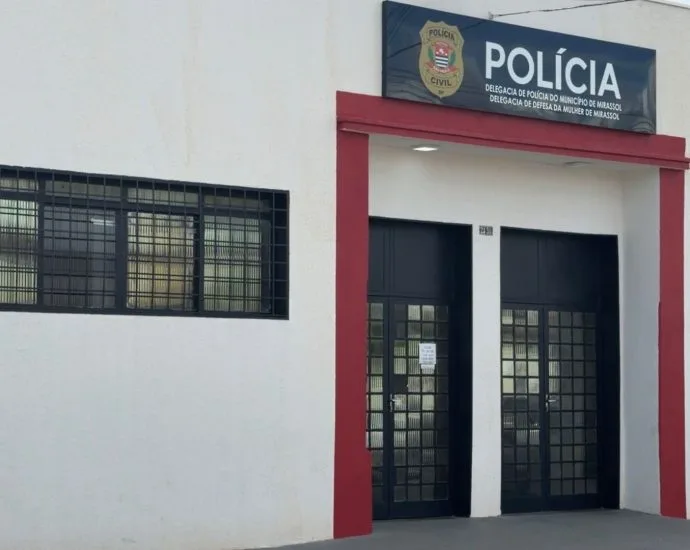 Médico é detido suspeito de assediar paciente em Mirassol