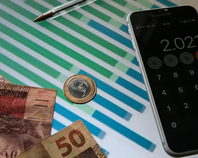 Mercado Financeiro Revisa Projeção da Selic para 13,50%