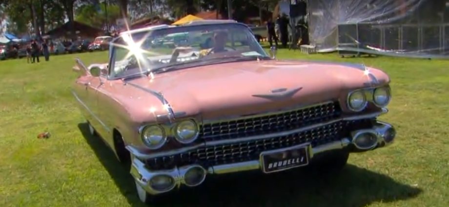Feira de Antigomobilismo em São José do Rio Preto destaca relíquias e supercarros