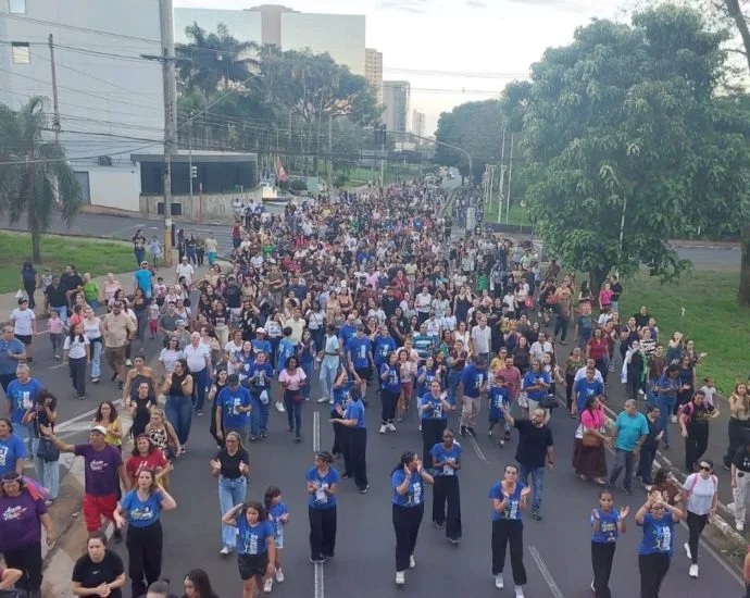 Marcha para Jesus reúne fiéis em São José do Rio Preto com show de Fernanda Brum