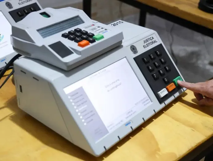 Cerca de 919 mil brasileiros no exterior poderão votar nas eleições de 2026