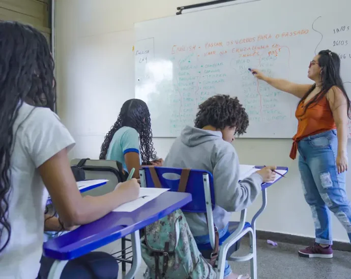 Queda de 31% no número de professores jovens entre 2015 e 2025, aponta pesquisa Queda de 31% no número de professores jovens entre 2015 e 2025, aponta pesquisa