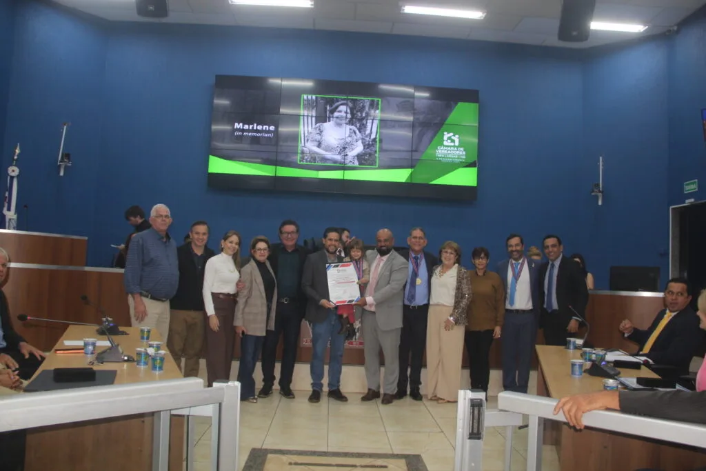 Câmara Municipal de Três Lagoas homenageia personalidades com Diploma de Mérito Legislativo Câmara Municipal celebra histórias e homenageia quem fez a diferença em Três Lagoas