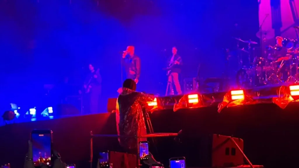 A banda Maroon 5 durante apresentação em São José do Rio Preto (SP), na noite deste domingo (6), na abertura da turnê brasileira de