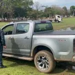 Caminhonete abandonada em área de pedestres na Lagoa Maior leva motorista ao Pronto-Socorro