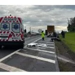 Motociclista é fatalmente atingida por caminhão na SP-225