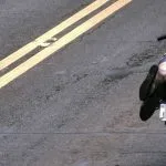 Motociclista flagrado a 109 km/h fazendo malabarismos na BR-153 em Nova Granada