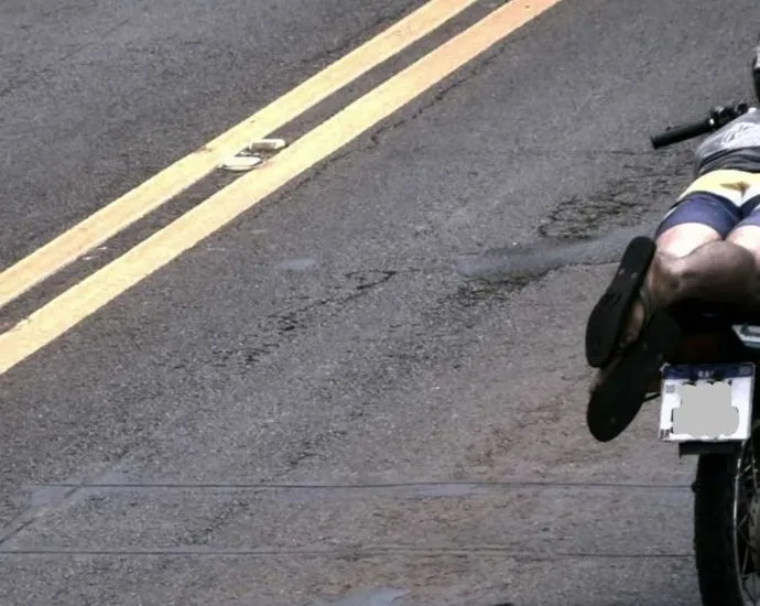 Motociclista flagrado a 109 km/h fazendo malabarismos na BR-153 em Nova Granada