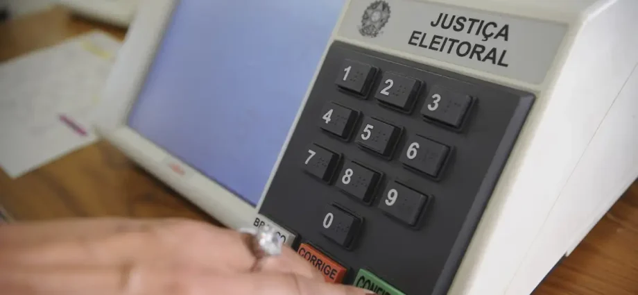 O papel do eleitor mediano nas eleições: uma análise crítica