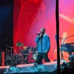 Maroon 5 realiza show histórico em São José do Rio Preto com Adam Levine usando jaqueta de fã