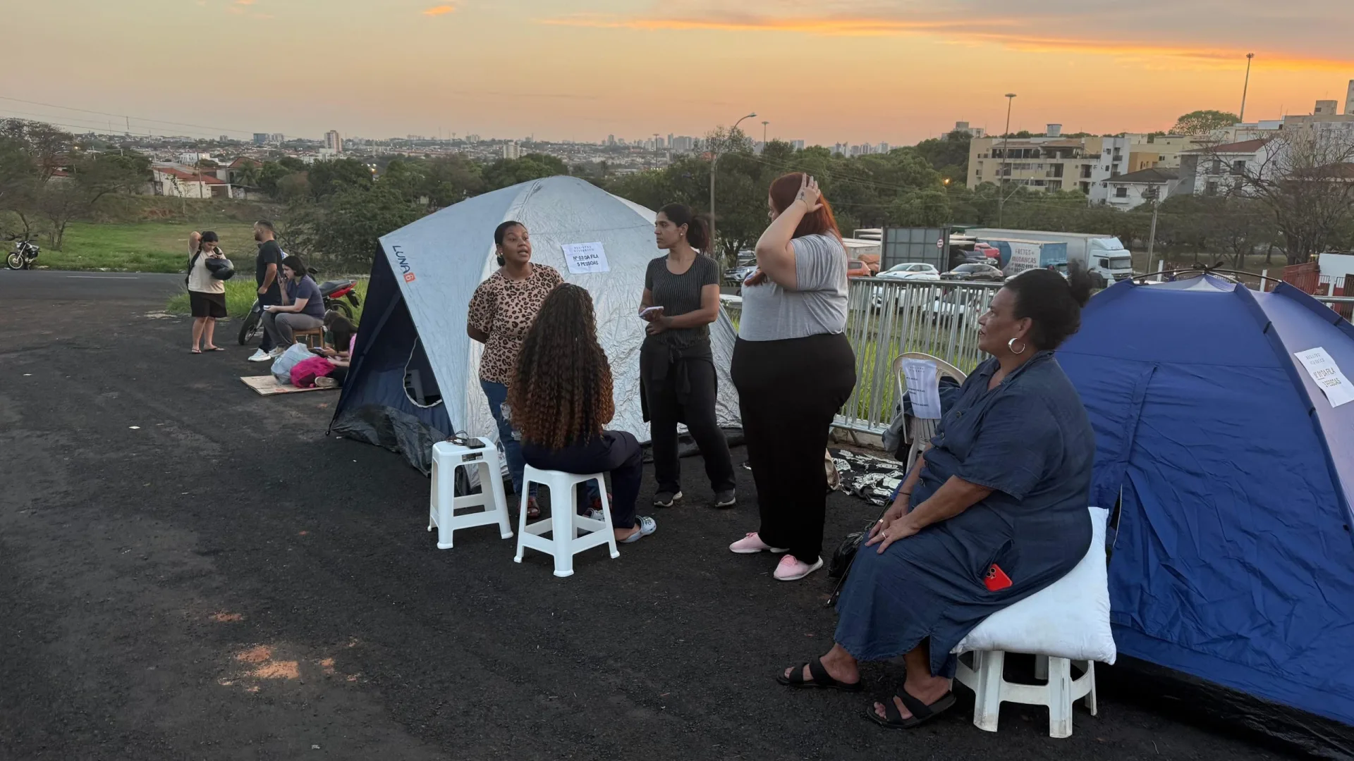 Fãs de Luan Santana acampam em São José do Rio Preto antes do show