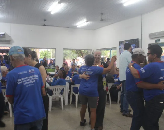 Três Lagoas realiza celebração do Dia do Idoso no Tia Nega
