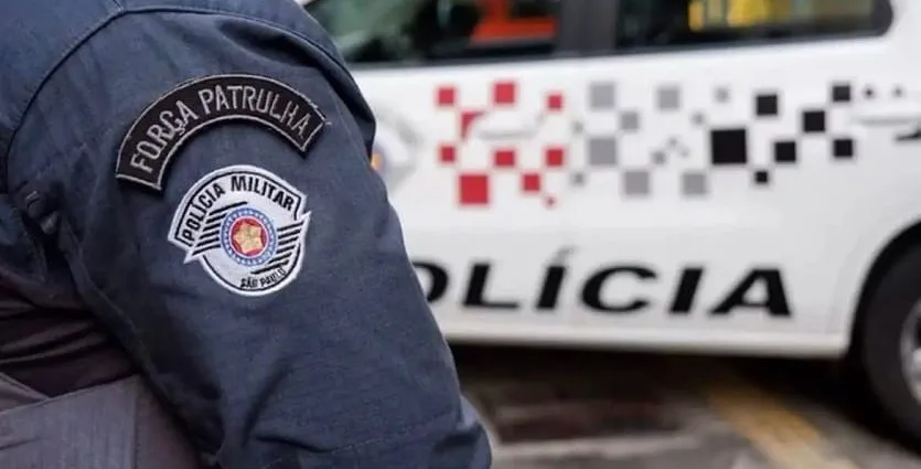 Homem é conduzido pela PM por suspeita de boca de urna em Santo Antônio do Aracanguá