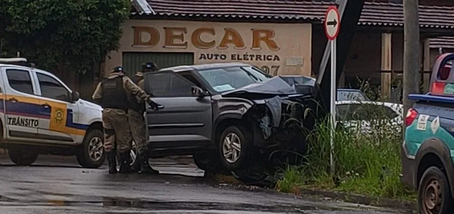 Colisão em Três Lagoas deixa dois motoristas feridos