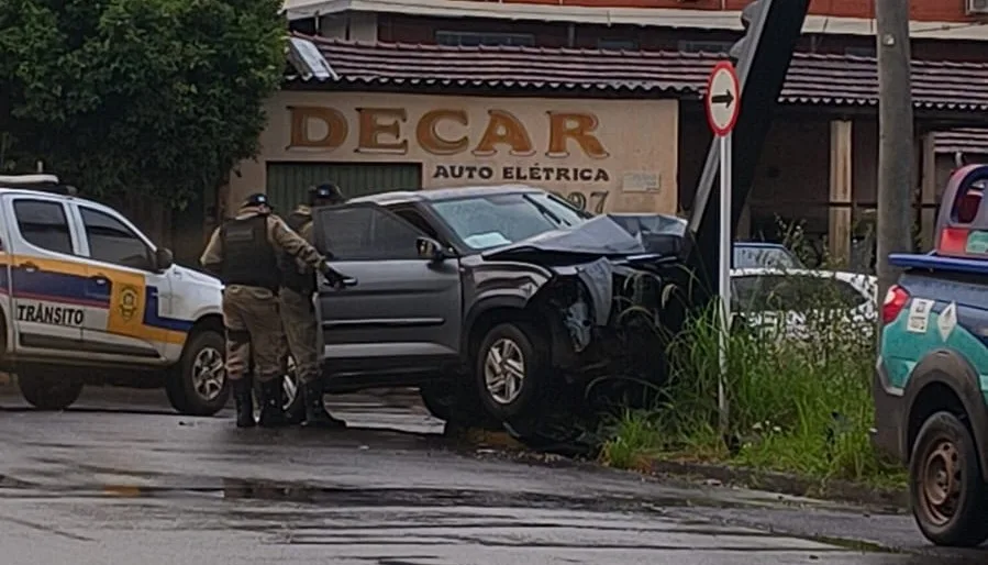 Colisão em Três Lagoas deixa dois motoristas feridos