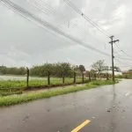 Piscinão transborda após chuva intensa e causa alagamentos em Três Lagoas