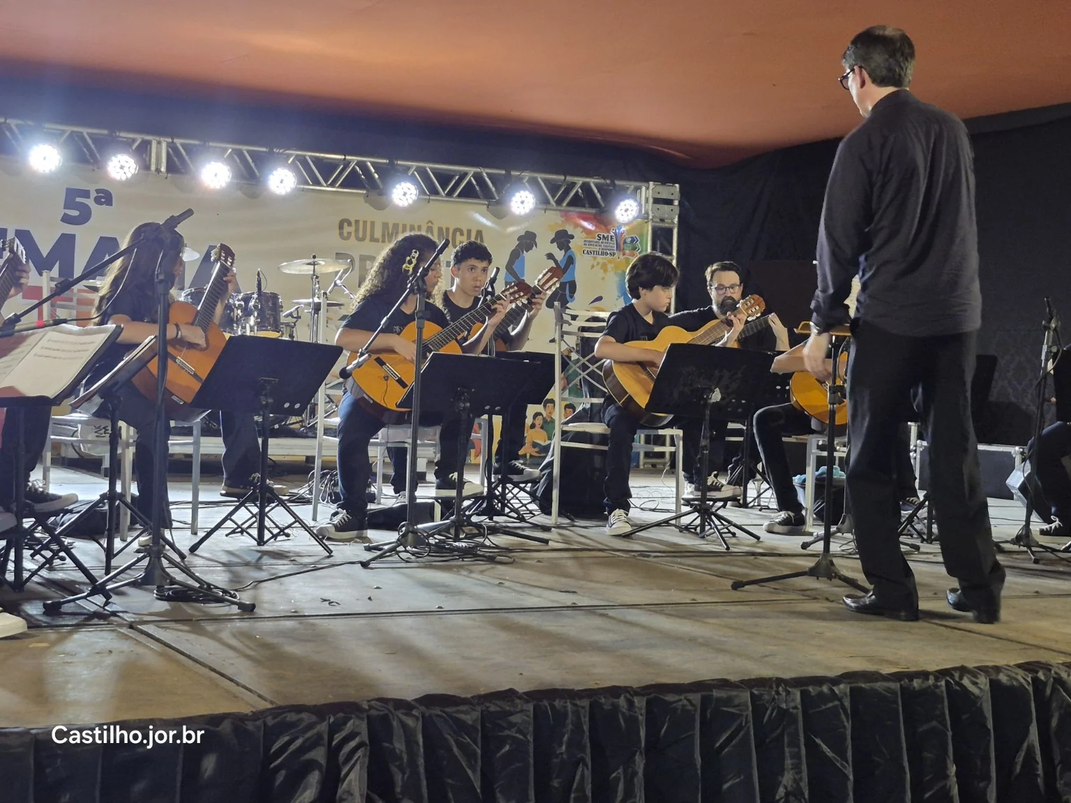 Camerata de Violões do Guri de Araçatuba se apresenta na Semana Cultural de Castilho