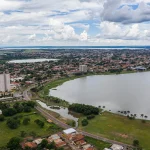 Previsão em Três Lagoas indica chuva, raios e ventos fortes