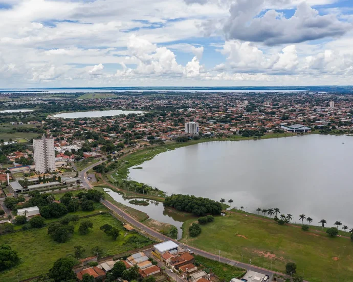 Previsão em Três Lagoas indica chuva, raios e ventos fortes