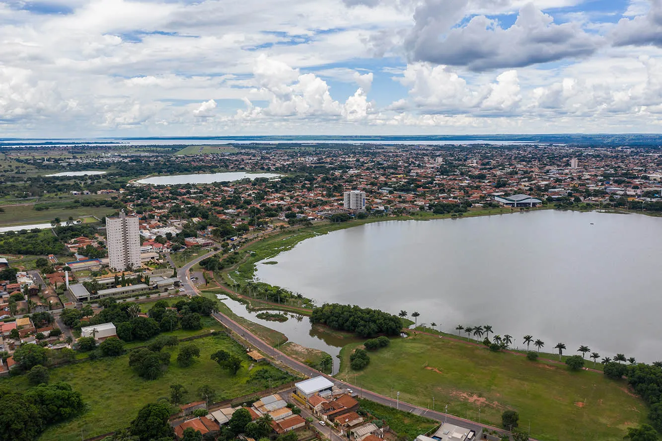 Previsão em Três Lagoas indica chuva, raios e ventos fortes