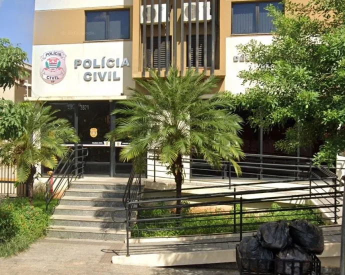 Homem morre baleado por policiais após ameaçar os pais em Rio Preto Homem morre baleado por policiais após ameaçar os pais em Rio Preto
