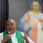 Padre Rogério Fernandes recebe alta e retorna a Três Lagoas