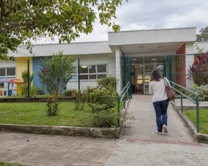 Diretor da Creche Criança Feliz em imagem ilustrativa de unidade de educação infantil
