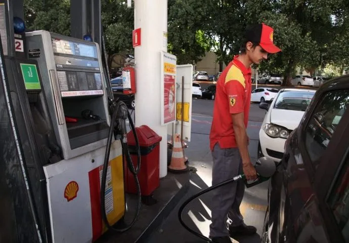 Governo zera impostos federais sobre gasolina por 30 dias Governo zera impostos federais sobre gasolina por 30 dias