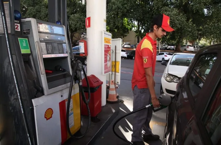 Governo zera impostos federais sobre gasolina por 30 dias