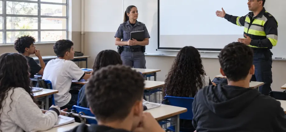 Palestra educativa na Escola Armel Miranda orienta alunos