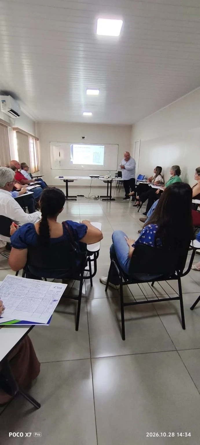 Apresentação durante encontro de revisão do Plano Diretor de Turismo de Castilho